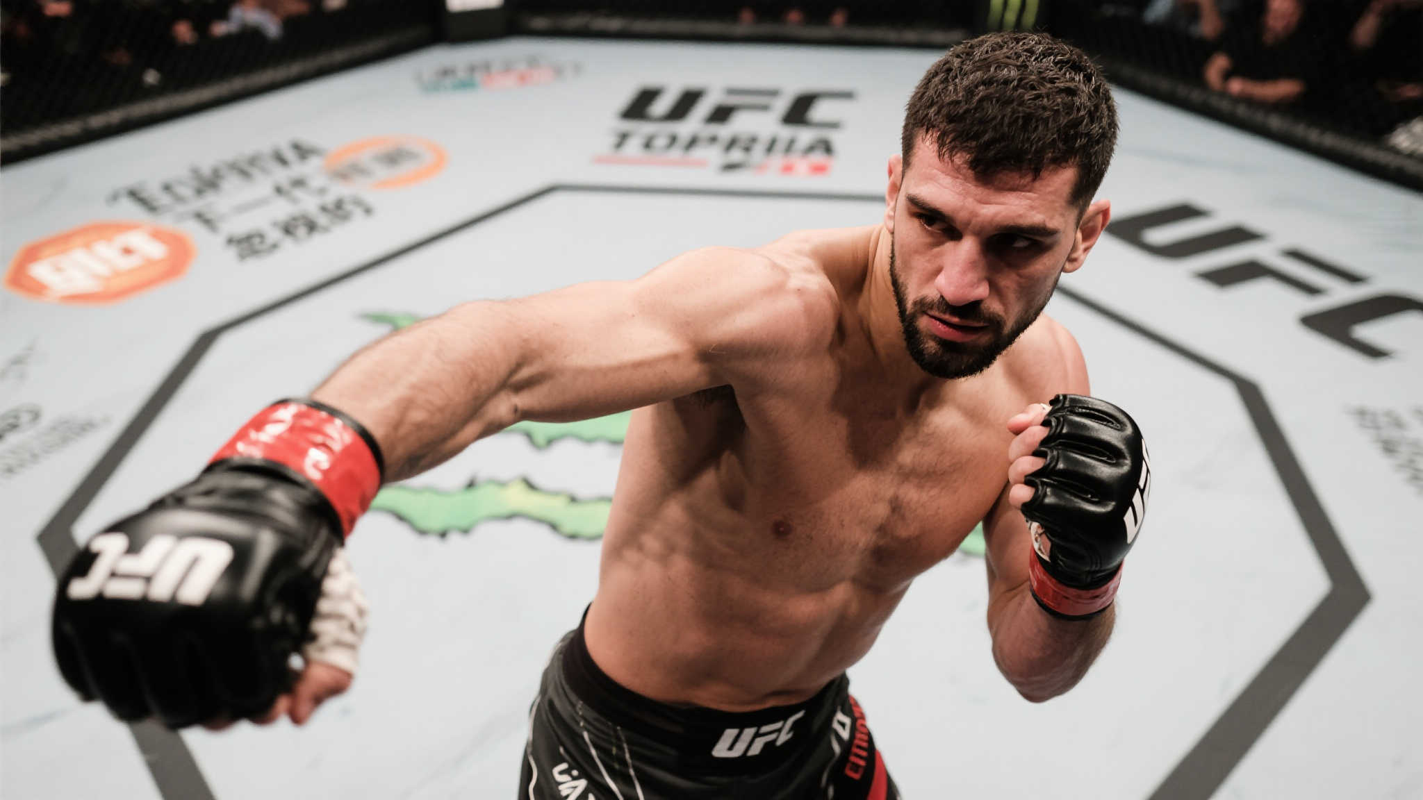 面对奥利维拉,托普里亚能如愿成为UFC轻量级冠军吗? 面对奥利维拉,托普里亚能如愿成为UFC轻量级冠军吗?